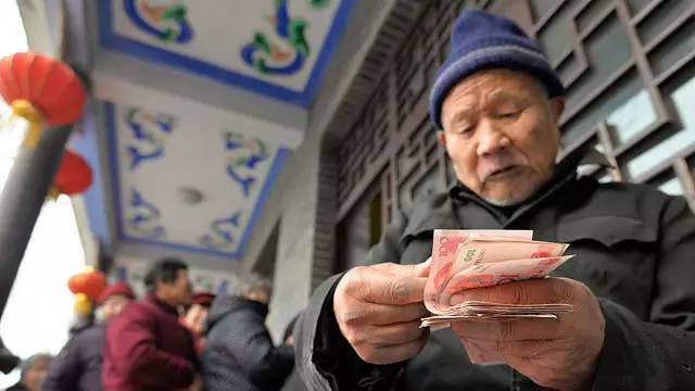 養(yǎng)老金能領多少錢？又一省公布養(yǎng)老金調整辦法，高齡退休人員有福了